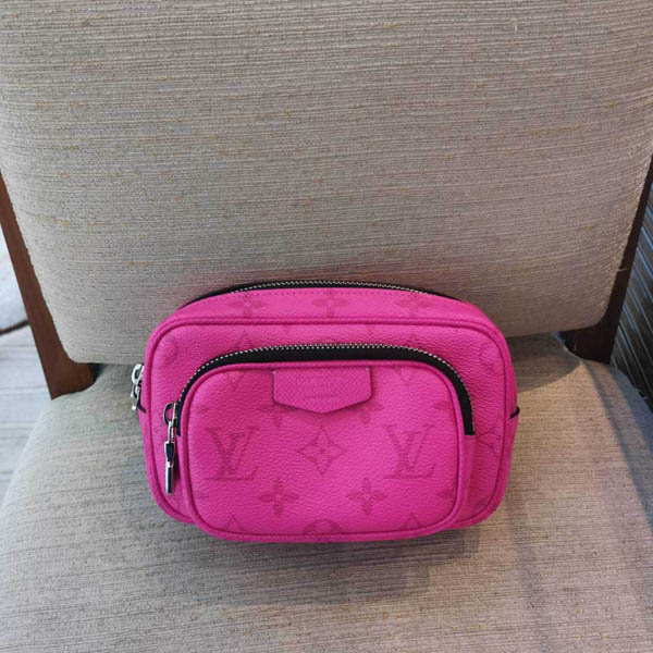 【アウトドア最新作】超使える☆超限定ミニショルダー